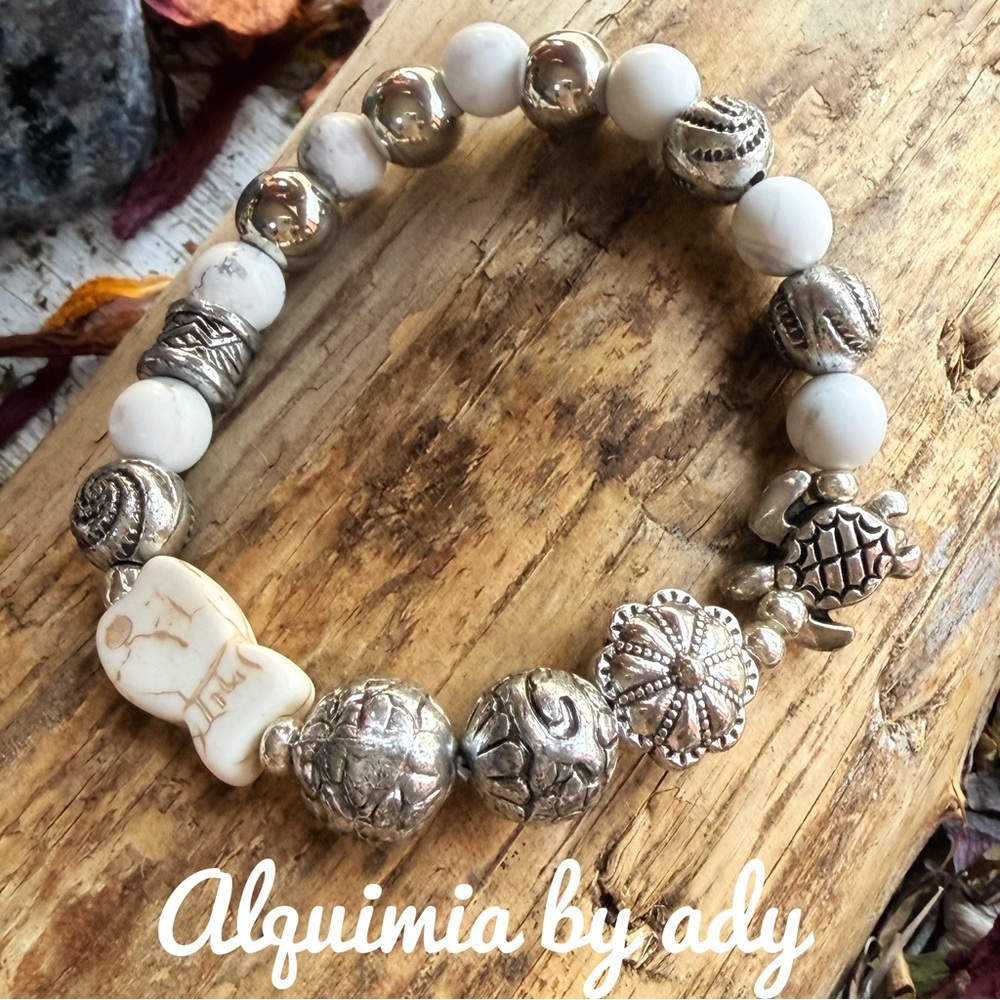 Alquimia Silver and White Charm Bracelet